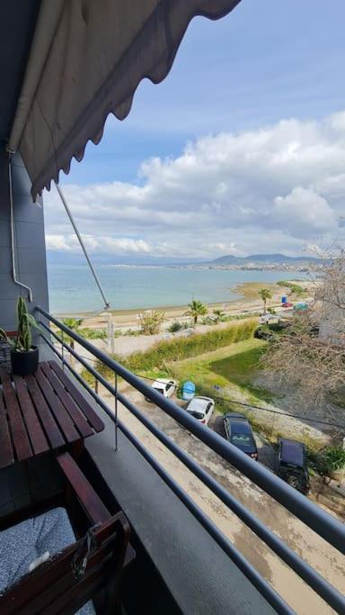 Seaside Apartment - Charlie'S House Chalkís Dış mekan fotoğraf