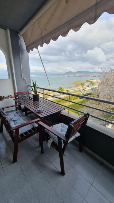 Seaside Apartment - Charlie'S House Chalkís Dış mekan fotoğraf